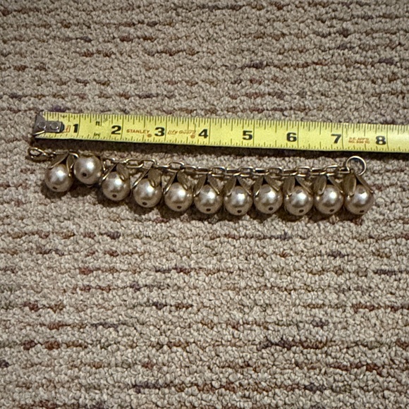 Lenora Dame Elegant Gold and Cream Pearl Bracelet - Picture 5 of 12